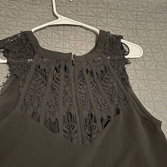 Sleeveless blouse - Picture 2 of 3